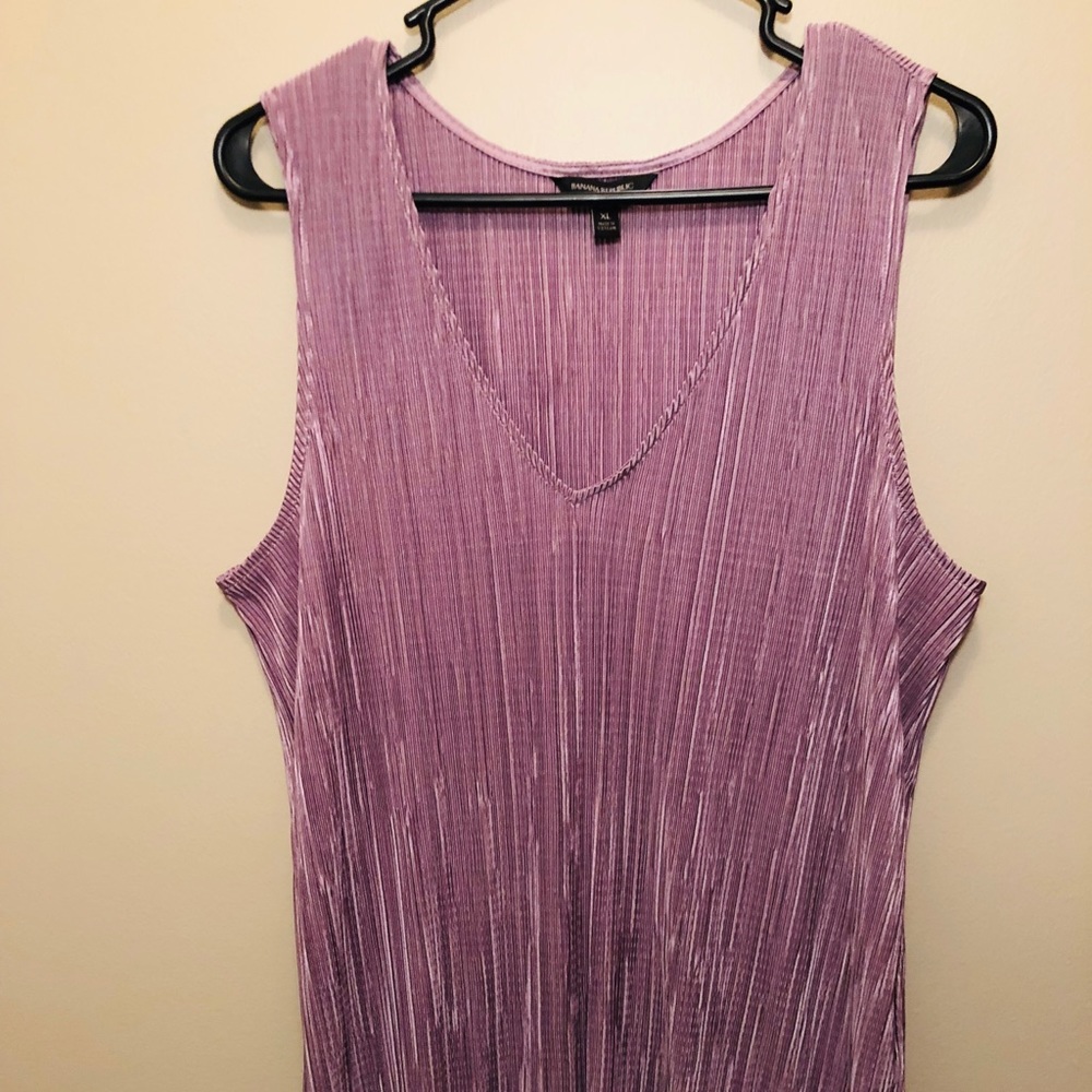 Banana Republic Factory - Pink V neck tank